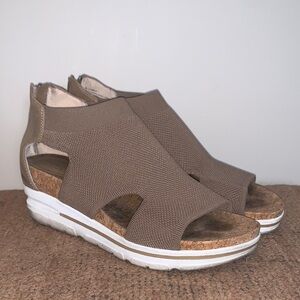 Adrienne Vittadini Charla Tan Cork Sandals 9.5